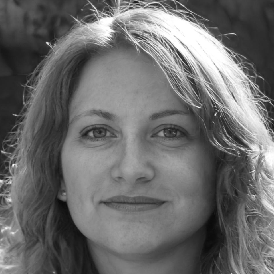 Dr. Maria Weber, Leiterin Finanzanalyst-Programme